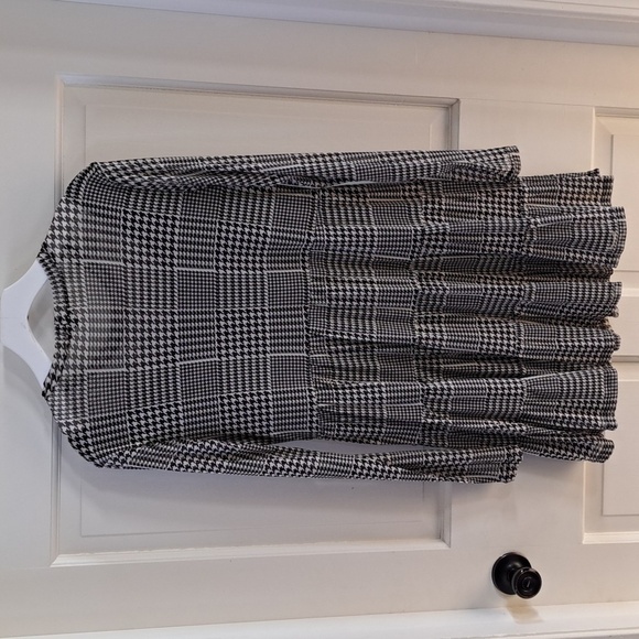 Lily Rose Houndstooth Tiered A-Line Flowy Stretch Chic Long Sleeve Mini Dress - Picture 6 of 12